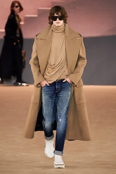Look 24